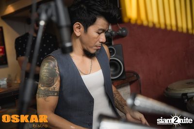 Num T-Bone Live ที่ ออสการ์ บิสโทร — photo 1