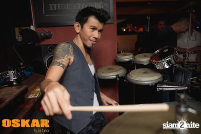 Num T-Bone Live ที่ ออสการ์ บิสโทร — photo 4