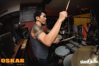 Num T-Bone Live ที่ ออสการ์ บิสโทร — photo 41