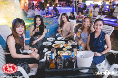 ZEAL at Maldives Resort Bar — photo 11