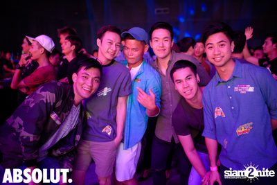 Trasher: Britney is Now at Central World — photo 57