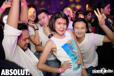 Trasher: Britney is Now at Central World — photo 111