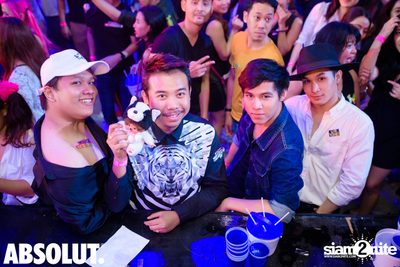 Trasher: Britney is Now at Central World — photo 193
