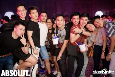 Trasher: Britney is Now at Central World — photo 258