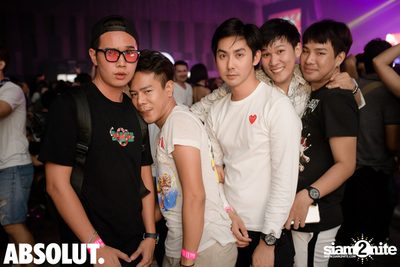 Trasher: Britney is Now at Central World — photo 275