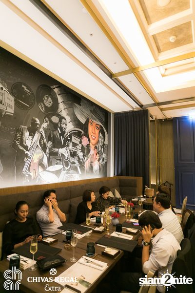 Celebrating 1 year anniversary ที่ ชาร์ แบงคอก — photo 44