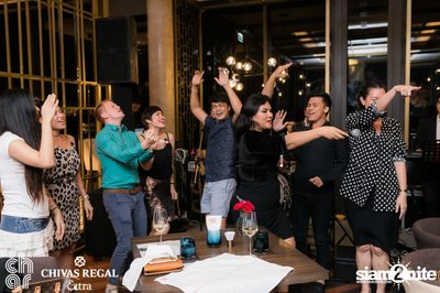 Celebrating 1 year anniversary ที่ ชาร์ แบงคอก — photo 77