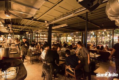 Friday Night at Wine Republic Thonglor — photo 8