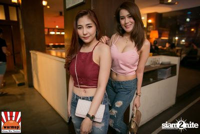 DJ Papermache & MC Sosmile at Warmupcafe Chiangmai — photo 1