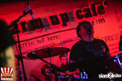 DJ Papermache & MC Sosmile at Warmupcafe Chiangmai — photo 46