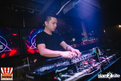 DJ Papermache & MC Sosmile at Warmupcafe Chiangmai — photo 57