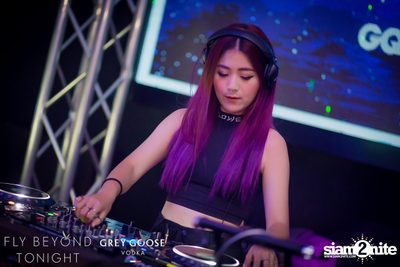 Flash Fridays pres. RayRay & Mindset at CE LA VI — photo 173