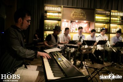 Nop Ponchamni และ The Groovetomatix-11 ที่ ฮอบส์ — photo 7