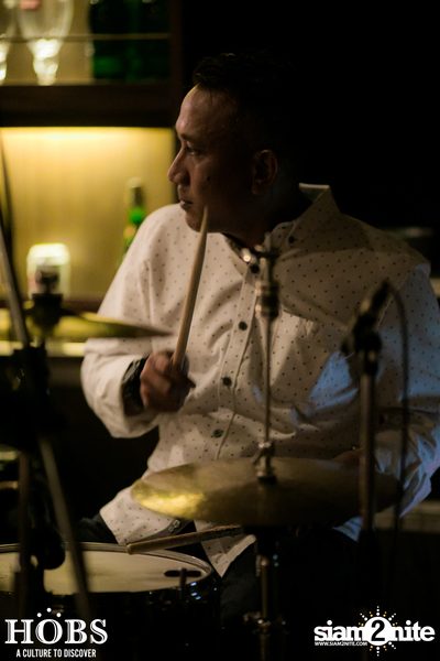 Nop Ponchamni และ The Groovetomatix-11 ที่ ฮอบส์ — photo 35