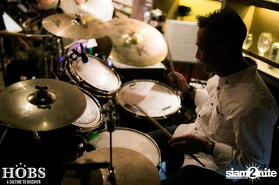 Nop Ponchamni และ The Groovetomatix-11 ที่ ฮอบส์ — photo 60