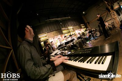 Nop Ponchamni และ The Groovetomatix-11 ที่ ฮอบส์ — photo 70