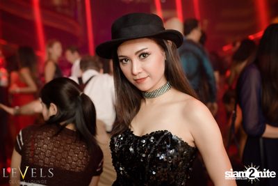 Stockings & Suspenders ที่ เลเวลส์ — photo 40
