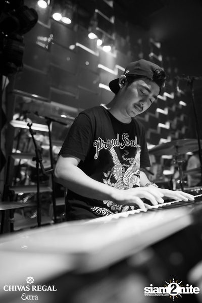25Hours & Klear Live ที่ ดิฟเฟอร์ ผับ — photo 18