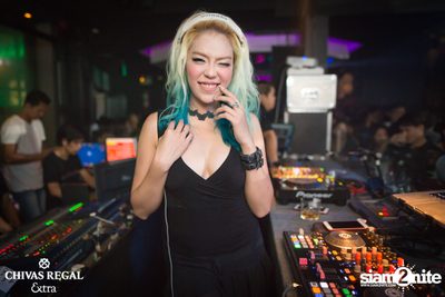 25Hours & Klear Live ที่ ดิฟเฟอร์ ผับ — photo 54
