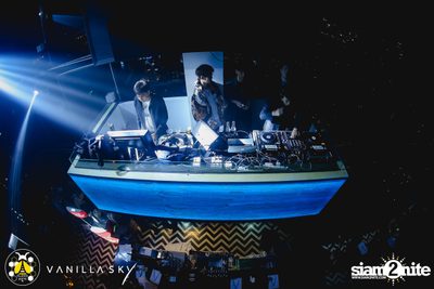 GLAMBuZzZ at Vanilla Sky Rooftop Bar — photo 1