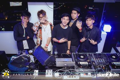 GLAMBuZzZ at Vanilla Sky Rooftop Bar — photo 2