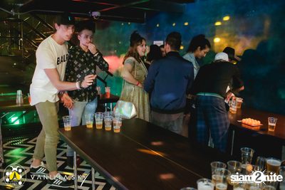 GLAMBuZzZ at Vanilla Sky Rooftop Bar — photo 3