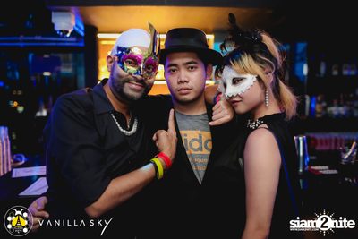 GLAMBuZzZ at Vanilla Sky Rooftop Bar — photo 13