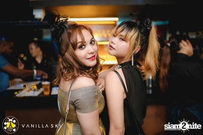 GLAMBuZzZ at Vanilla Sky Rooftop Bar — photo 18