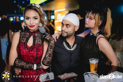 GLAMBuZzZ at Vanilla Sky Rooftop Bar — photo 28