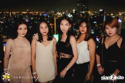GLAMBuZzZ at Vanilla Sky Rooftop Bar — photo 35