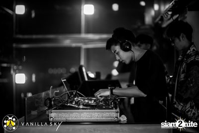 GLAMBuZzZ at Vanilla Sky Rooftop Bar — photo 42