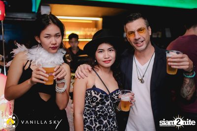 GLAMBuZzZ at Vanilla Sky Rooftop Bar — photo 69