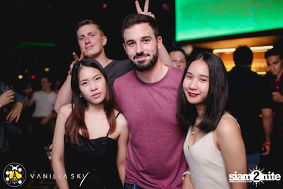 GLAMBuZzZ at Vanilla Sky Rooftop Bar — photo 76