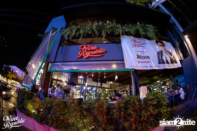 Atom Live at Wine Republic — photo 2