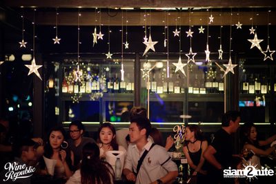 Atom Live at Wine Republic — photo 3
