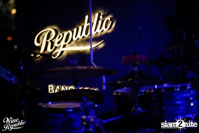 Atom Live at Wine Republic — photo 6