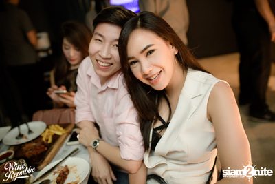 Atom Live at Wine Republic — photo 7