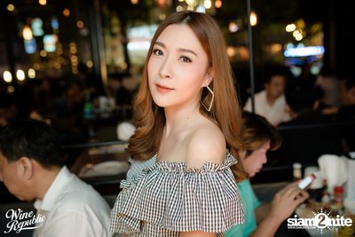 Atom Live at Wine Republic — photo 8
