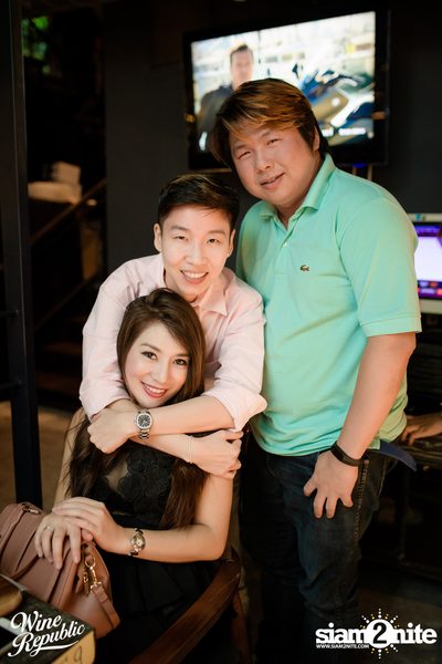 Atom Live at Wine Republic — photo 11