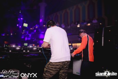 Yves V at ONYX — photo 1