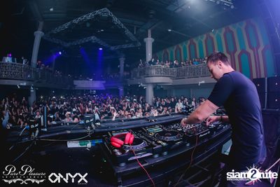 Yves V at ONYX — photo 32