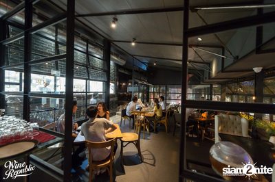 Friday Night at Wine Republic Thonglor — photo 35