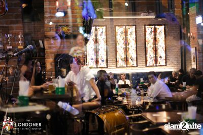 Friday Nights with Earth Band at The Londoner — photo 33