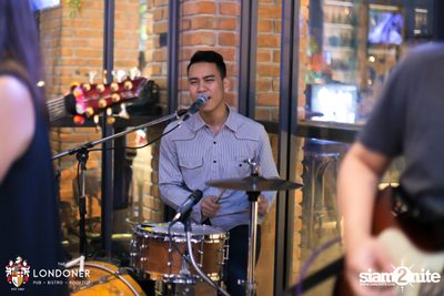 Friday Nights with Earth Band at The Londoner — photo 72