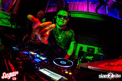 Invaders Revolution ที่ ชูการ์ คลับ — photo 58