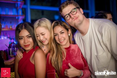 Flash Friday ที่ เซ ลา วี — photo 127