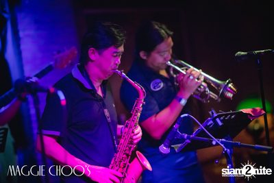 Legends of Bangkok: Dj Tong x Num T-Bone ที่ แม็กกี้ ชูส์ — photo 11