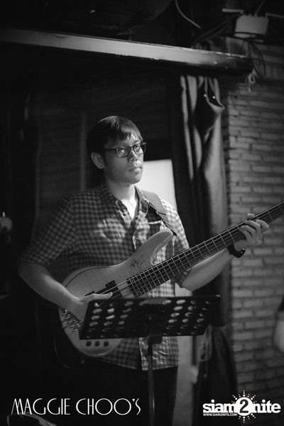 Legends of Bangkok: Dj Tong x Num T-Bone ที่ แม็กกี้ ชูส์ — photo 13