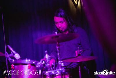 Legends of Bangkok: Dj Tong x Num T-Bone ที่ แม็กกี้ ชูส์ — photo 22