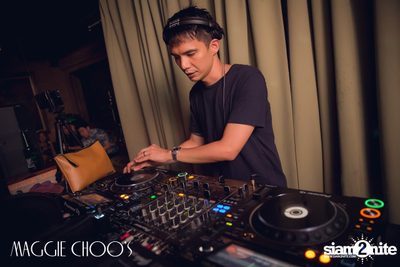 Legends of Bangkok: Dj Tong x Num T-Bone ที่ แม็กกี้ ชูส์ — photo 75